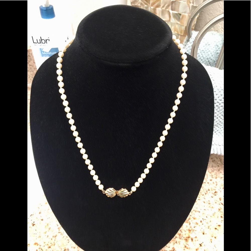 VINTAGE 1950'S DOTTY SMITH FAUX PEARL NECKLACE.